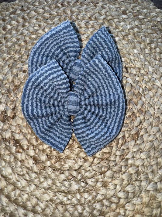 Dark blue waved bow