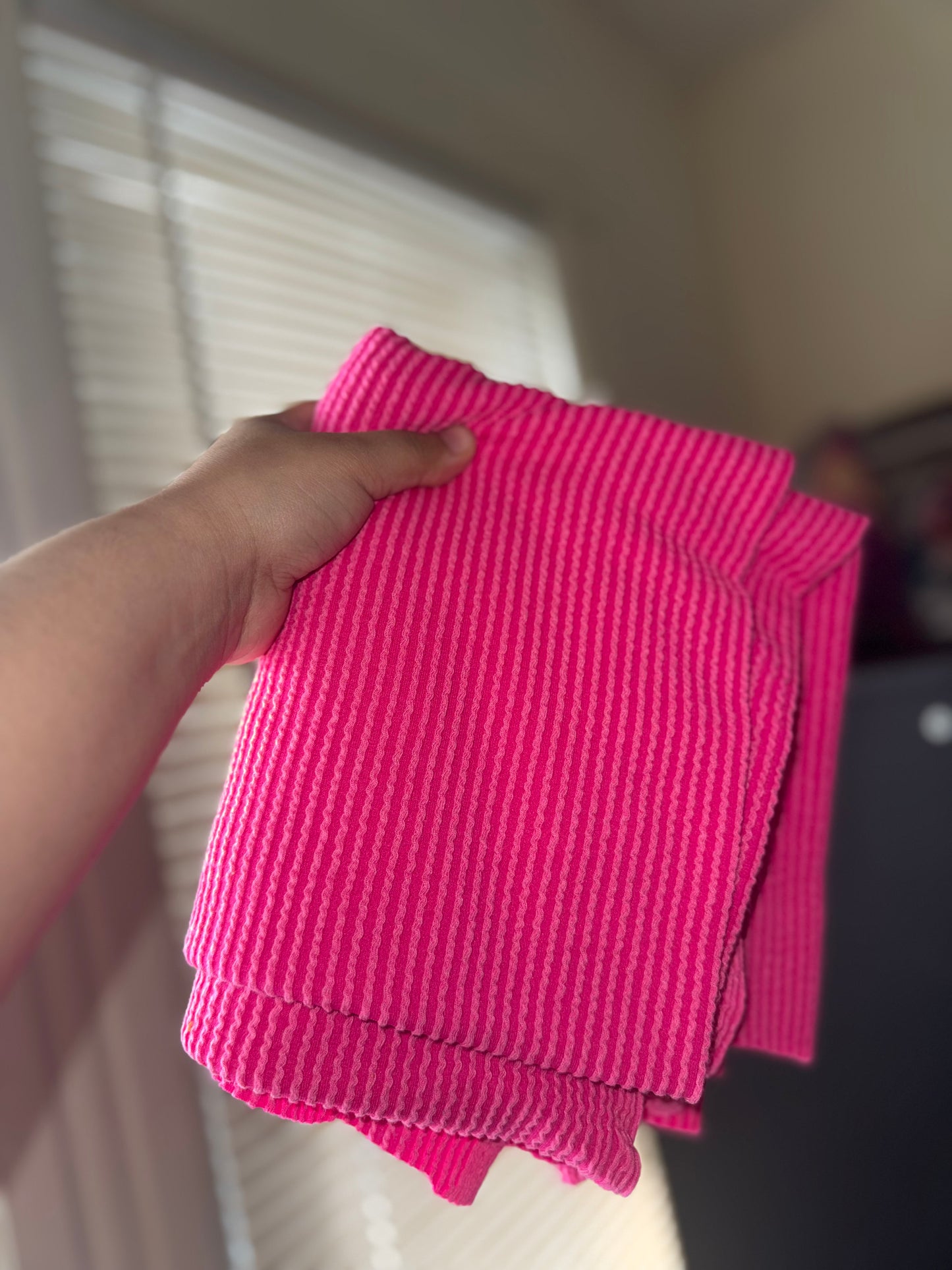 Hot pink waved bow
