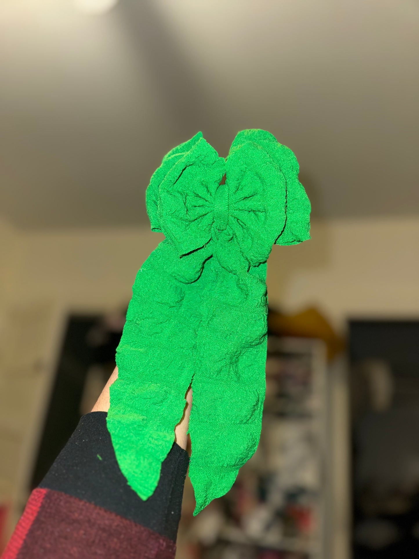 Kelly green popcorn bow