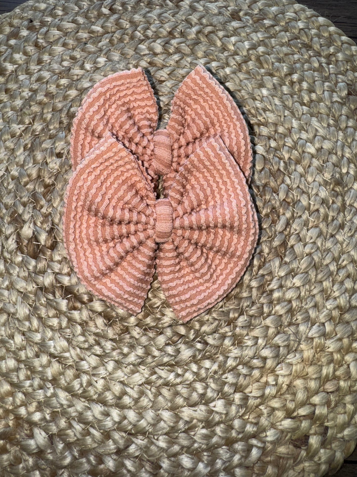 Salmon waved bow