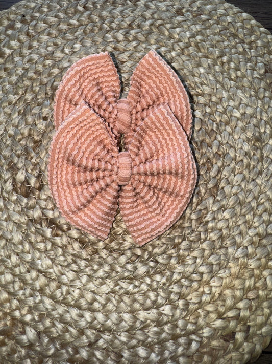 Salmon waved bow