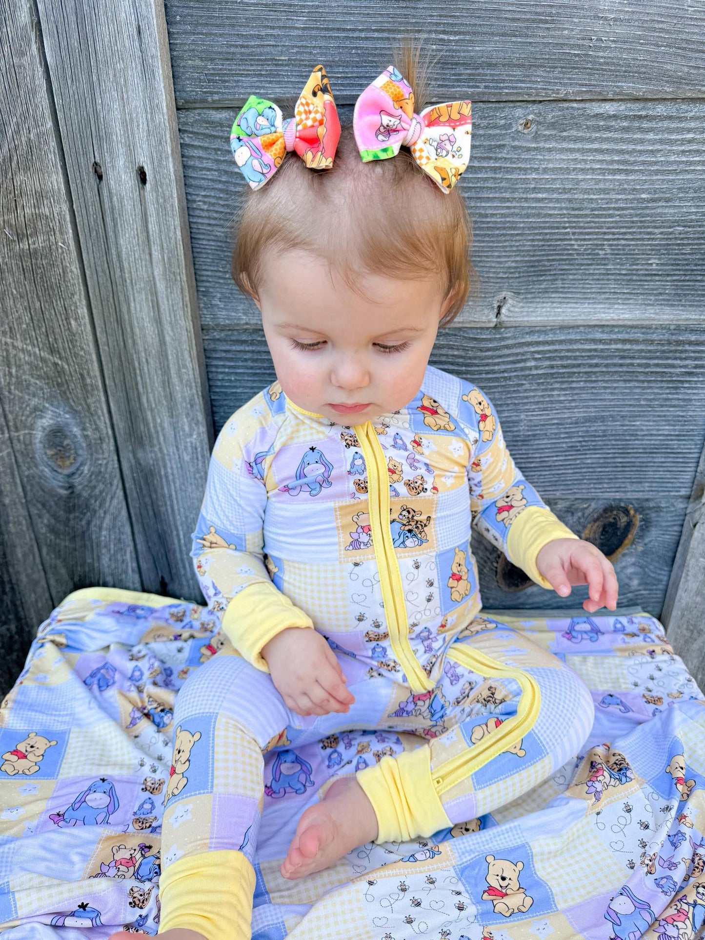 Baby bear and friends bow