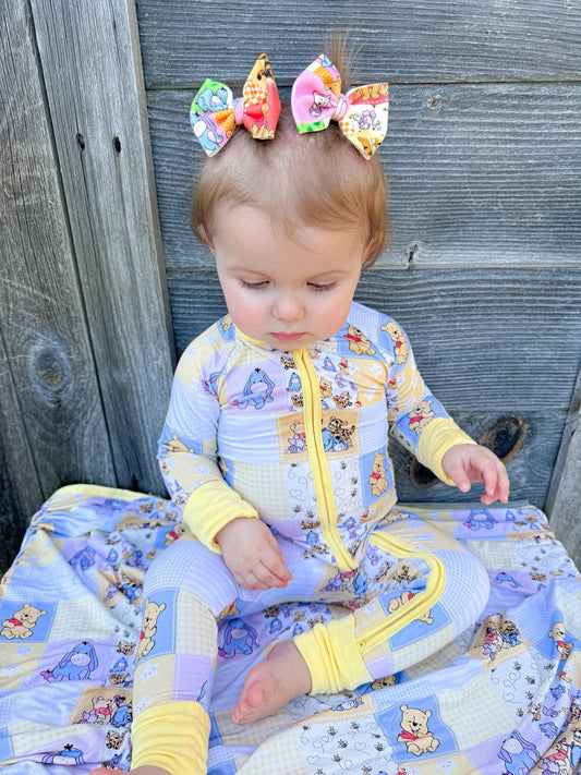 Baby bear and friends bow