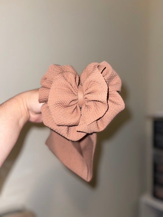 Mocha bow