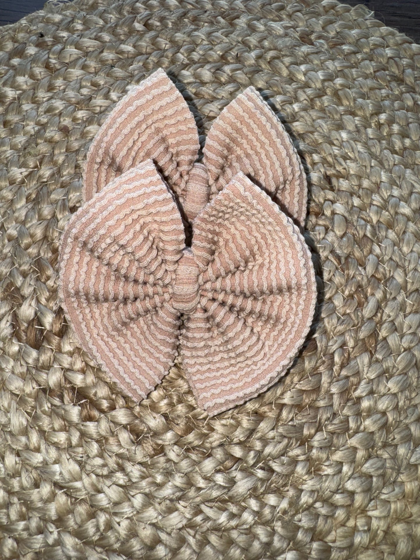 Khaki waved bow