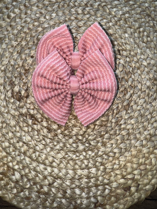 Dusty pink waved bow