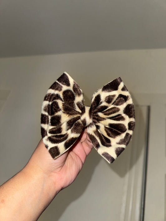 Furry giraffe print bow