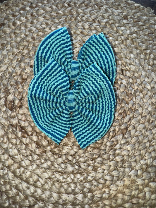 Turquoise waved bow
