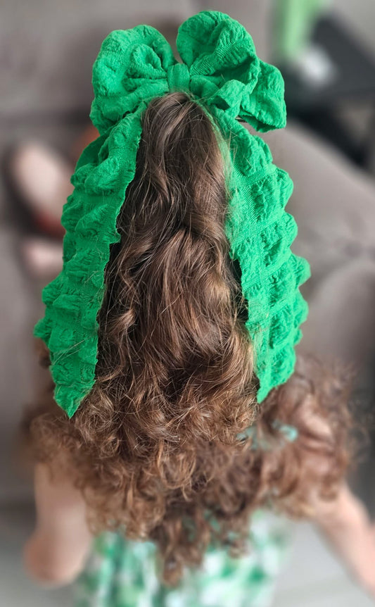 Kelly green popcorn bow