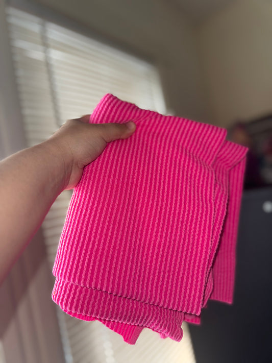 Hot pink waved bow