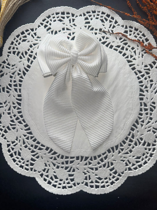 White ribbed swim bow