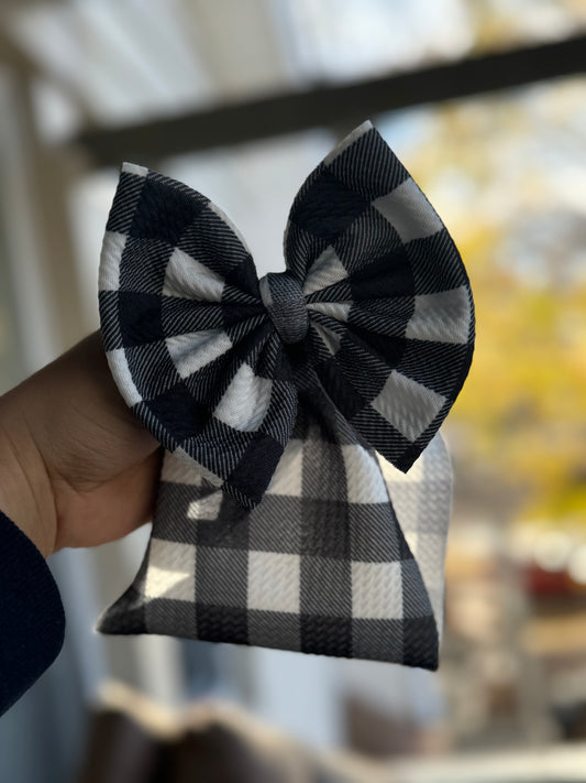 White & black plaid bow