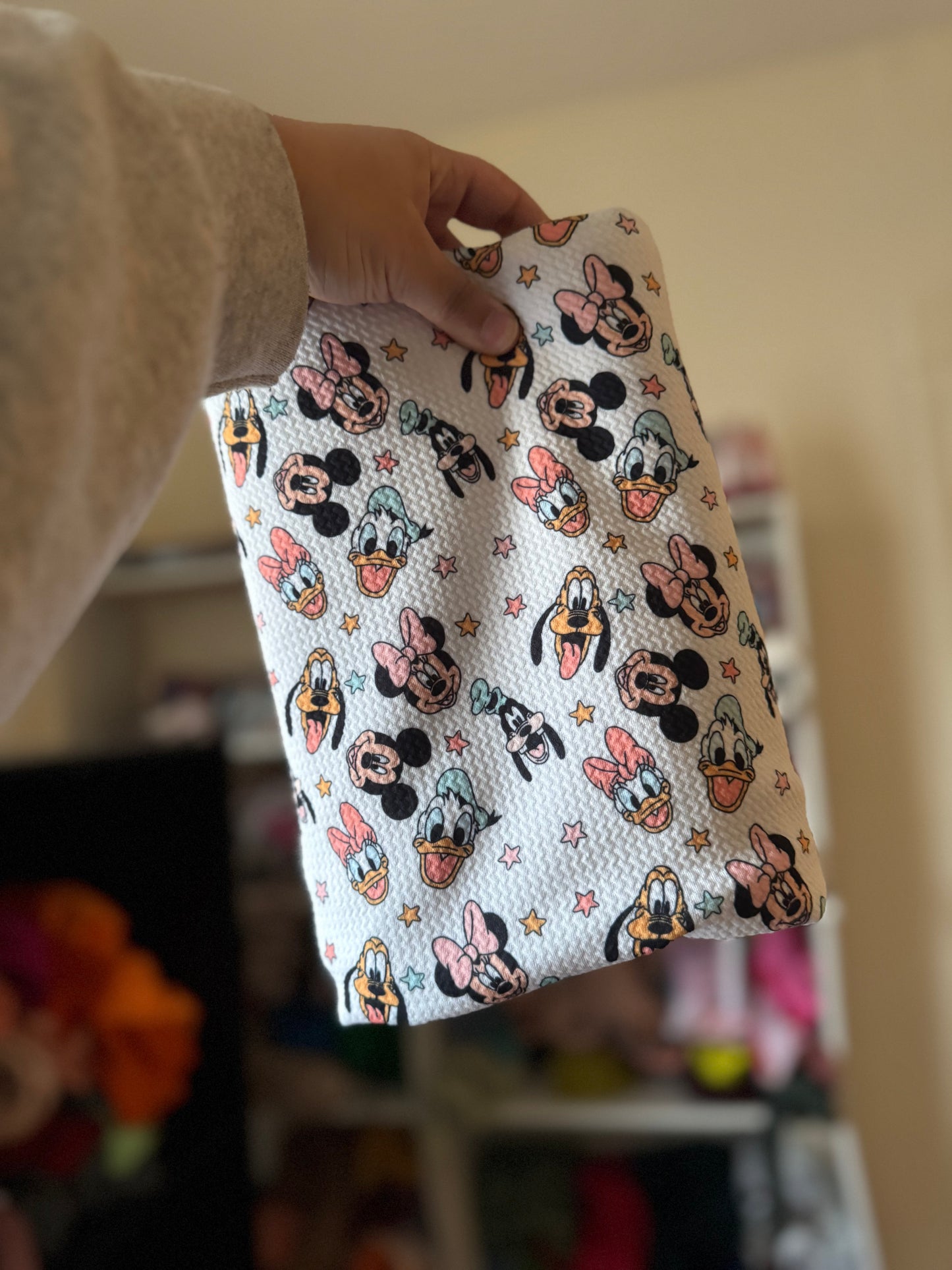 Mouse crew bow