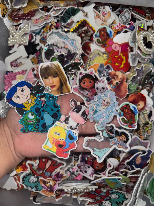 $10 mystery name bow with matching charm