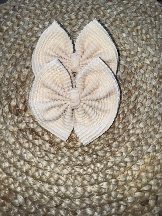 Nude waved bow