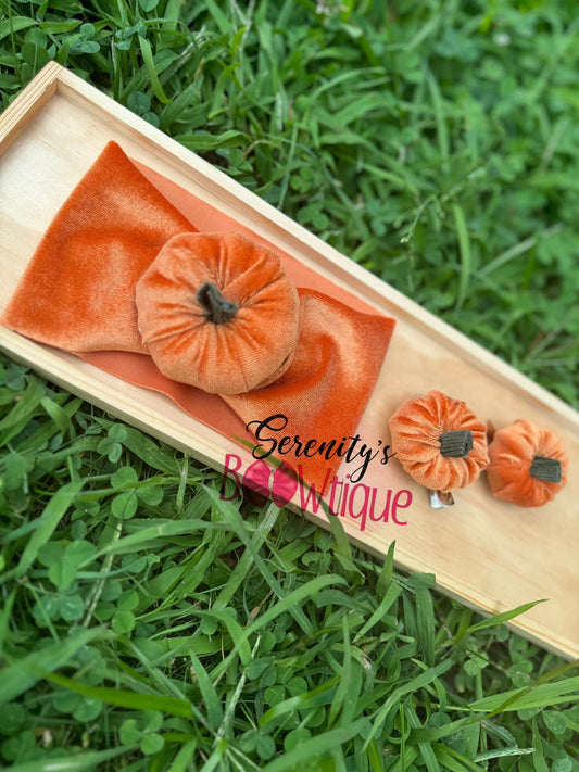 Orange pumpkin bows