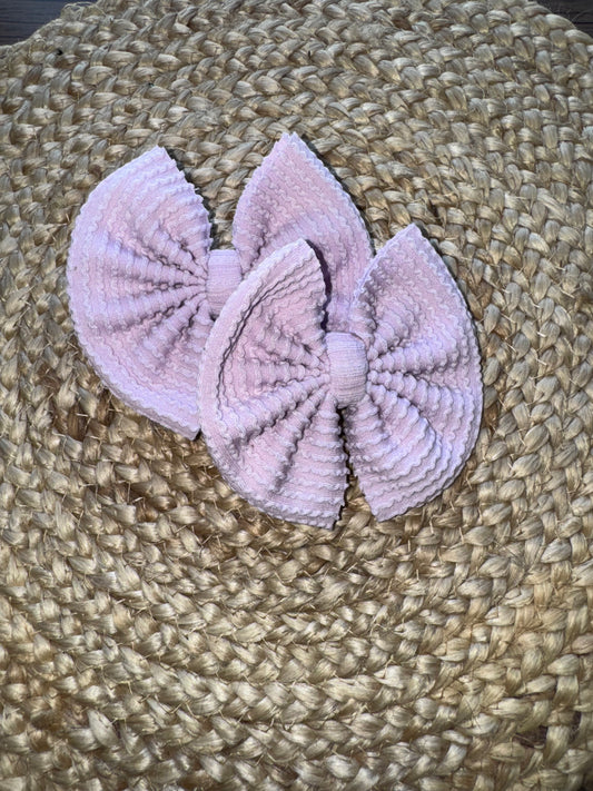 Light purple waved bow