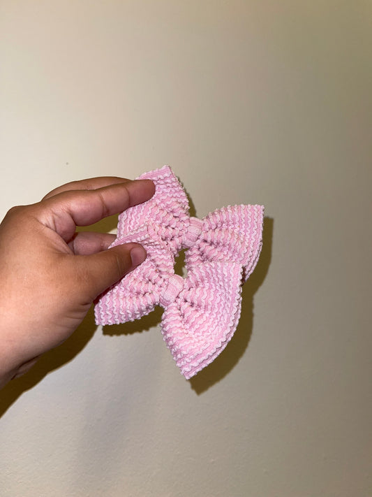 Baby pink waved bow