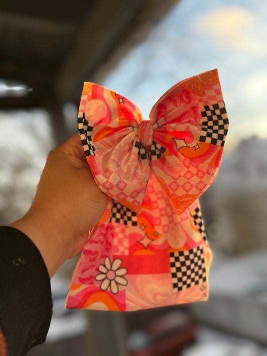 Checkered groove bow