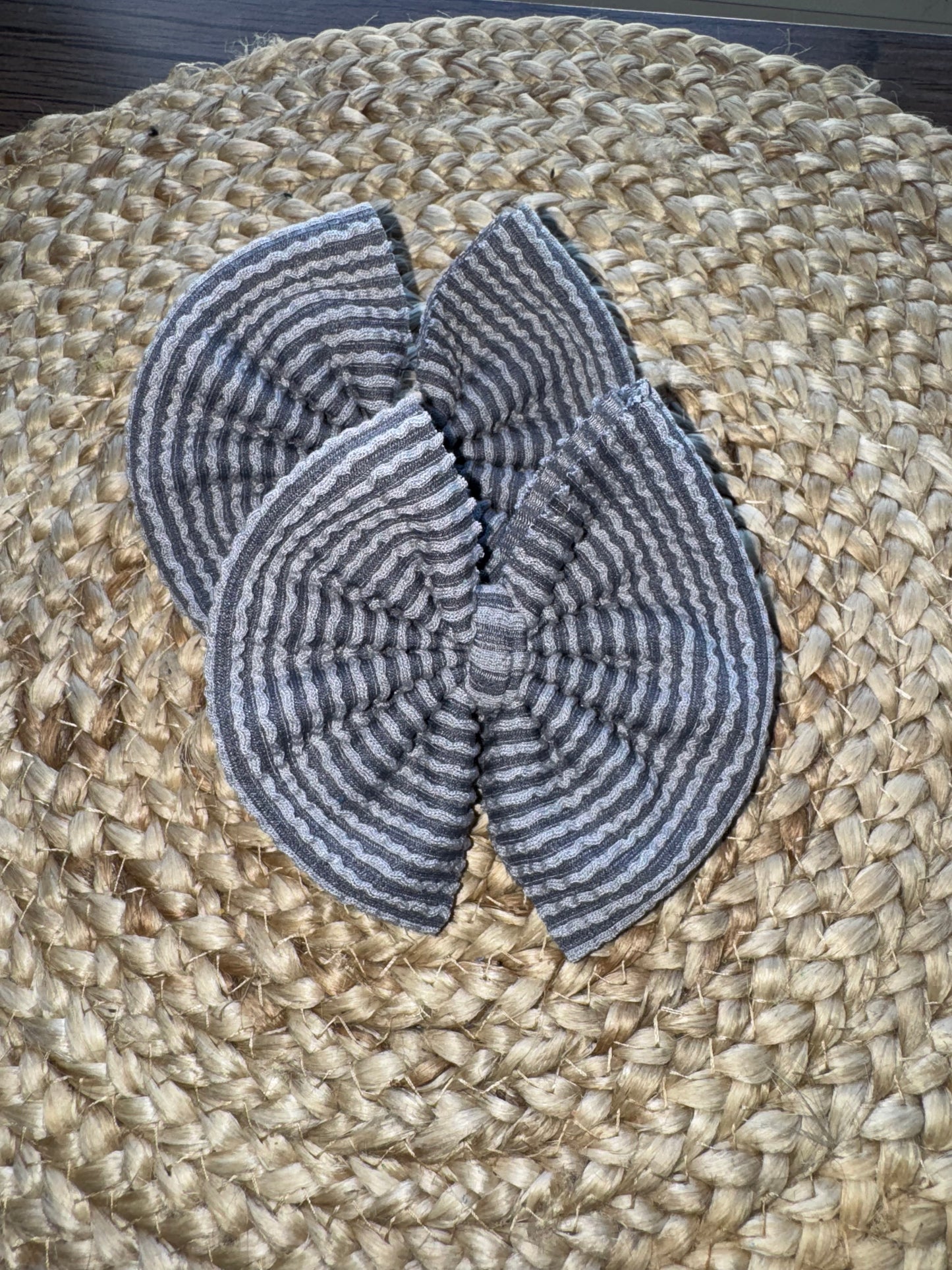 Grayish blue waved bow