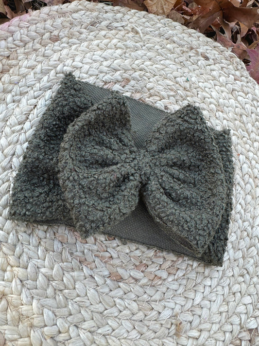 Teddy bear olive bow