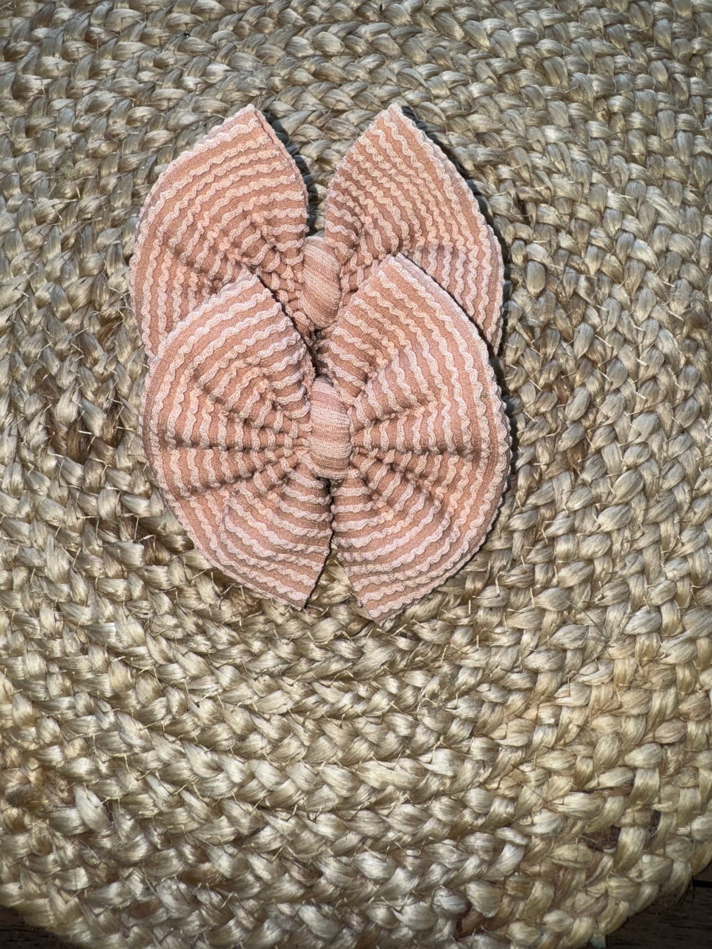 Tanish pink waved bow