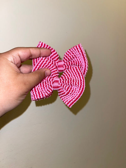 Two toned candy pink waved bow