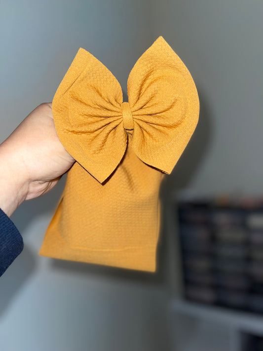 Dark mustard bow