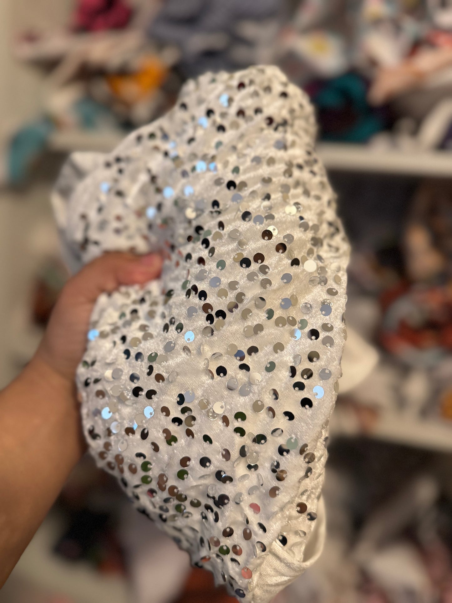 White sequins velvet bow